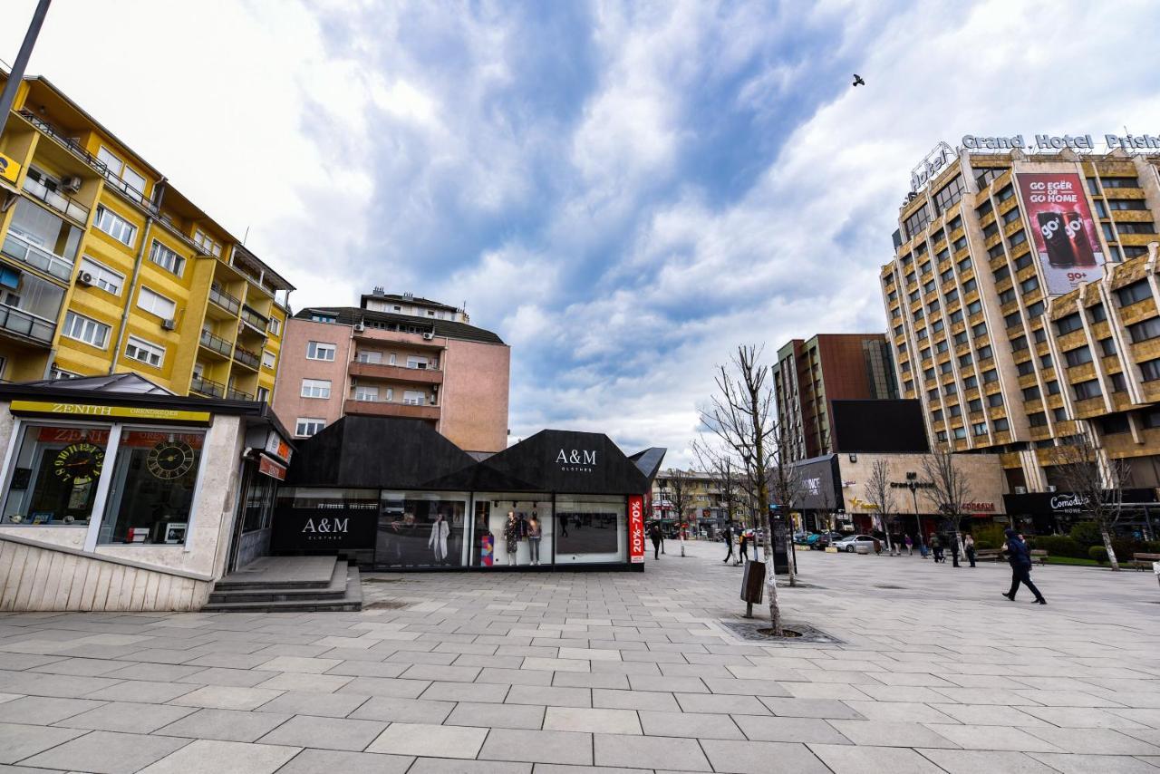 Cozy Bright Central Pristina Exteriör bild